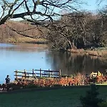 펜션 Waters Edge, Talkin Tarn, A Luxurious With Stunning Views Over The Tarn *
