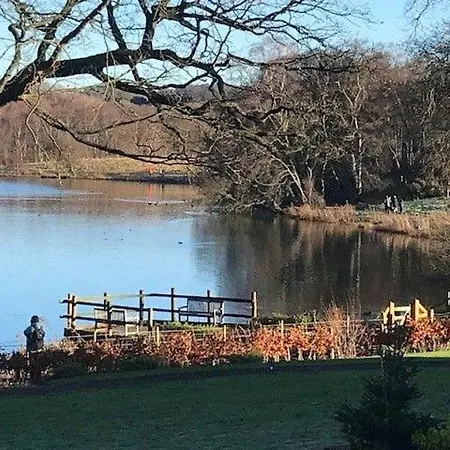 Semesterbostad Waters Edge, Talkin Tarn, A Luxurious With Stunning Views Over The Tarn *