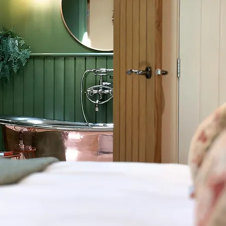 Waters Edge, Talkin Tarn, A Luxurious With Stunning Views Over The Tarn Semesterbostad *