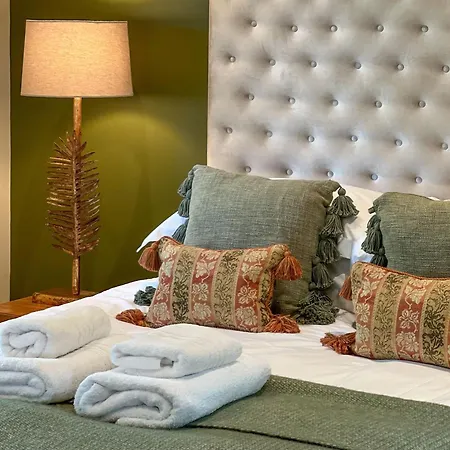 Waters Edge, Talkin Tarn, A Luxurious With Stunning Views Over The Tarn بيت للعطل