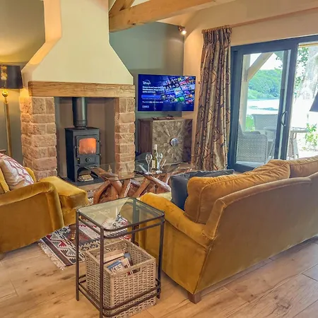 Waters Edge, Talkin Tarn, A Luxurious With Stunning Views Over The Tarn *