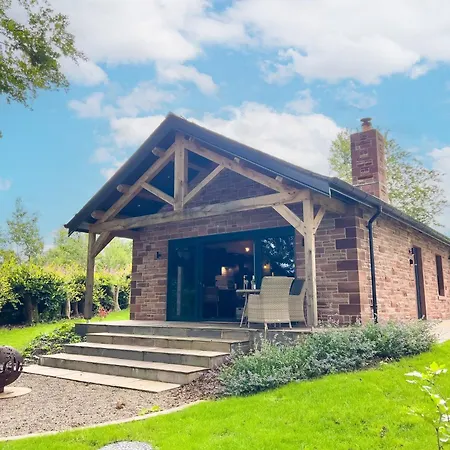 Waters Edge, Talkin Tarn, Nr Brampton * Brampton (Cumbria)