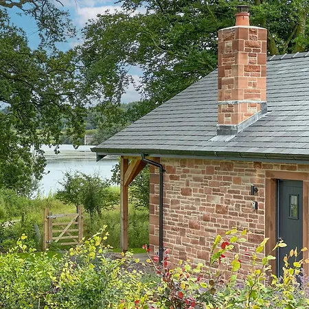 Waters Edge, Talkin Tarn, A Luxurious With Stunning Views Over The Tarn Semesterbostad