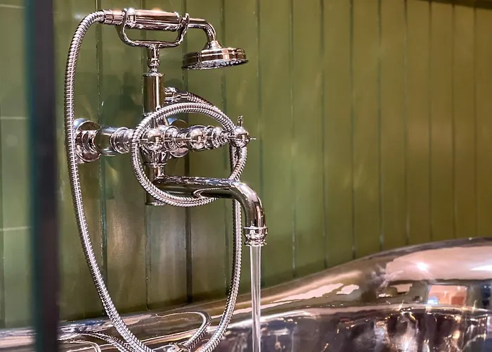 Feriehus Waters Edge, Talkin Tarn, A Luxurious With Stunning Views Over The Tarn