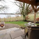 Waters Edge, Talkin Tarn, A Luxurious With Stunning Views Over The Tarn Ferienhaus *