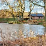 Ferienhaus Waters Edge, Talkin Tarn, A Luxurious With Stunning Views Over The Tarn *