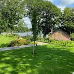 Ferienhaus Waters Edge, Talkin Tarn, A Luxurious With Stunning Views Over The Tarn *