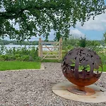 Ferienhaus Waters Edge, Talkin Tarn, A Luxurious With Stunning Views Over The Tarn