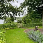 Ferienhaus Waters Edge, Talkin Tarn, A Luxurious With Stunning Views Over The Tarn *