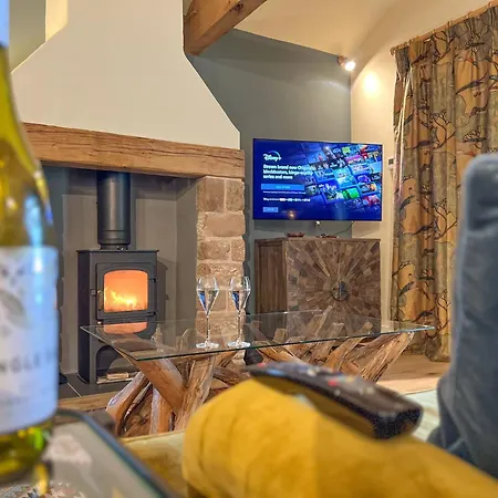 Waters Edge, Talkin Tarn, A Luxurious With Stunning Views Over The Tarn